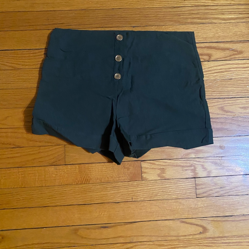 Chic Button-Down Dark Green Short
